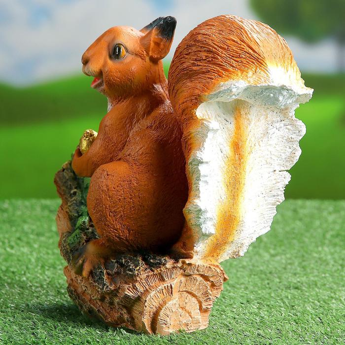 Садовая фигура Садовая фигура "Белочка с орешком на пне" 25х12х23см