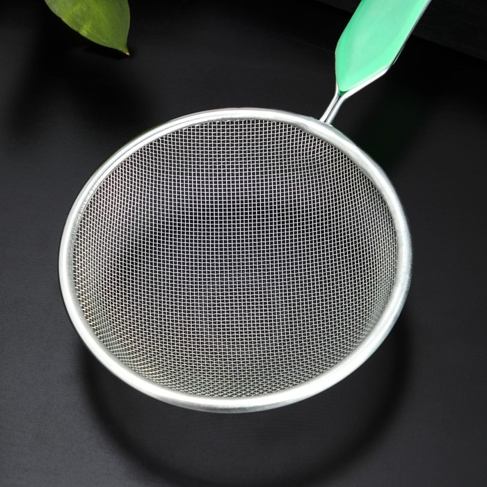 Сито для просеивания с ручкой Доляна «Хозяюшка», d=12 см, цвет зелёный Сито для просеивания с ручкой Доляна «Хозяюшка», d=12 см, цвет зелёный