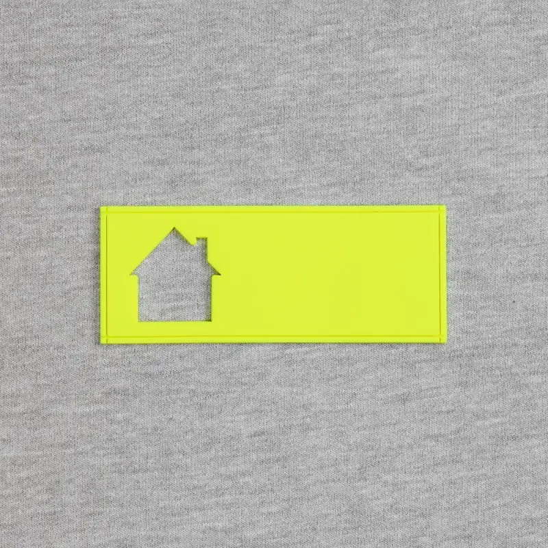 Лейбл из ПВХ с вырубкой &laquo;Дом&raquo;, желтый неон