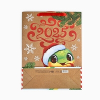 Пакет подарочный новогодний крафтовый вертикальный &laquo;Змея 2025&raquo;, L 31 х 40 х 11.5 см, Новый год