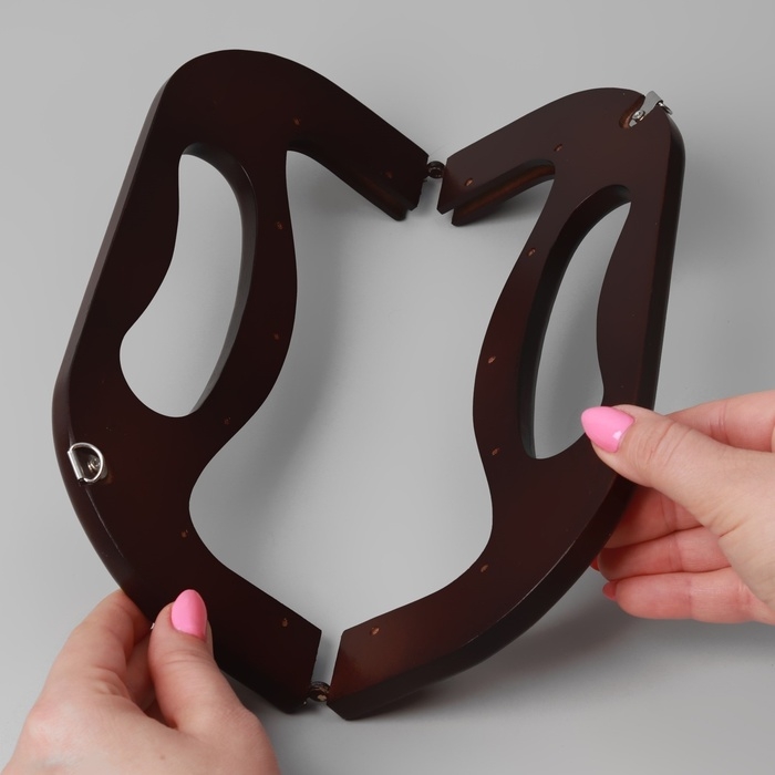 Ручка-фермуар деревянная, на магнитах, с креплением, 27 × 12 × 2,5 см, цвет коричневый Ручка-фермуар деревянная, на магнитах, с креплением, 27 × 12 × 2,5 см, цвет коричневый