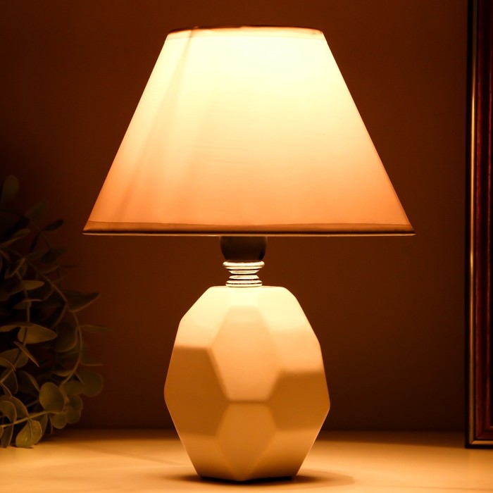 Настольная лампа "Жаклин" E14 40Вт белый 18х18х24 см RISALUX