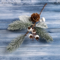 Декор "Зимняя магия" ягоды шишка хвоя, 27 см