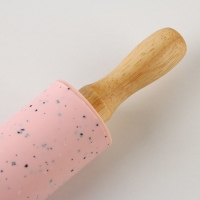 Скалка LOVE, 30&times;4.3 см, рабочая часть 17 см, цвет розовый