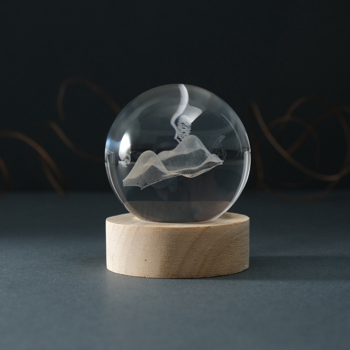 Сувенир стекло подсветка Сувенир стекло подсветка "Шар. Геометрия Горы" d=6 см подставка дерево, USB