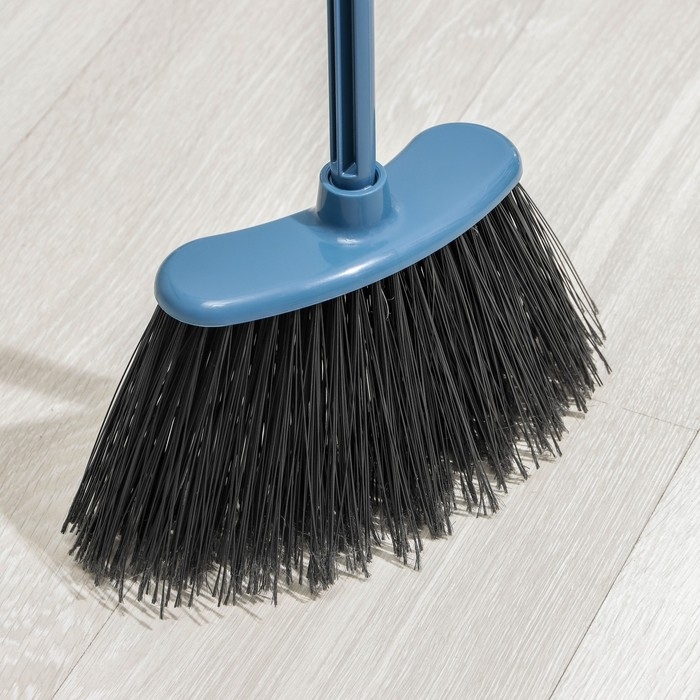 Метла с черенком жёсткая &laquo;Комфорт-люкс&raquo;, цвет МИКС