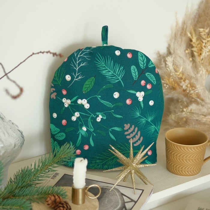 Новый год.Грелка на чайник Доляна Needles 28х28 см, 100% хл, рогожка 164 г/м2