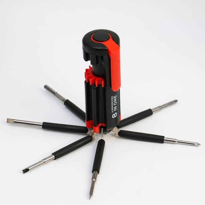 Фонарь многофункциональный, мультитул 8 в 1 Фонарь многофункциональный, мультитул 8 в 1 "Мастер на все руки", 6LED, 7 отвёрток, 4х10 см