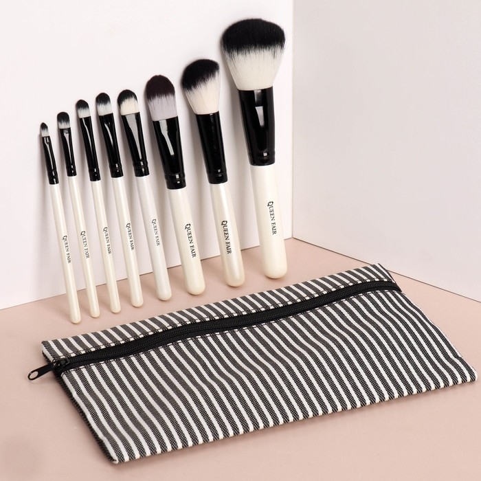 Набор кистей для макияжа &laquo;Полоски&raquo;, 8 предметов, чехол на молнии, цвет белый/чёрный