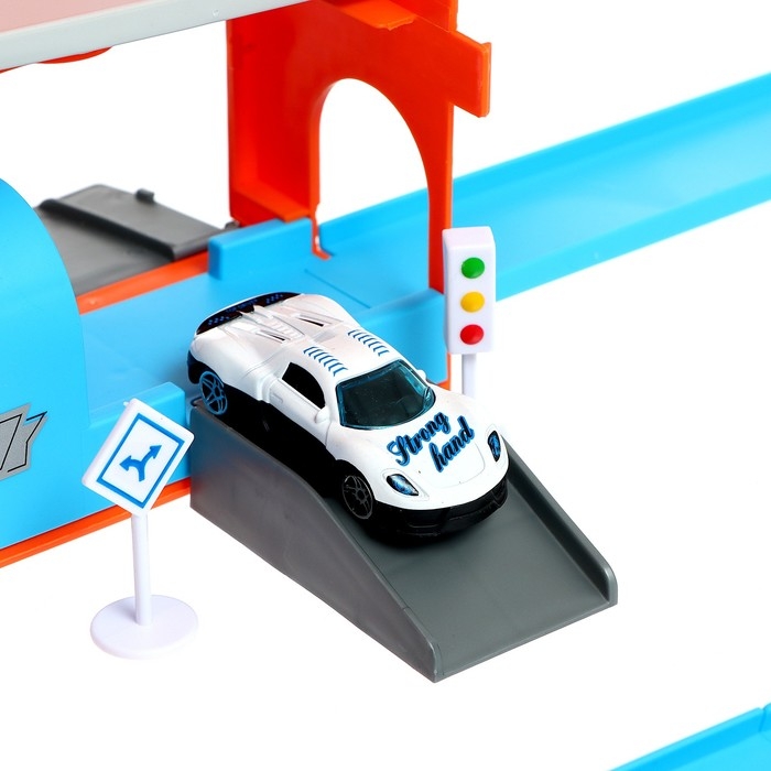 Парковка &laquo;Город&raquo;, в кейсе с металлическими машинками