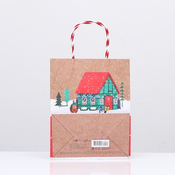 Новый год. Пакет бумажный подарочный новогодний крафт "Новогодний двор" 18 х 22,3 х 10 см.