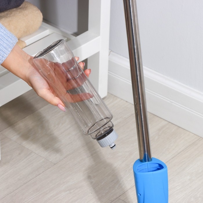 Швабра для мытья пола с распылителем и щёткой Доляна, насадка из микрофибры 42&times;14 см, стальная ручка 120 см, цвет МИКС