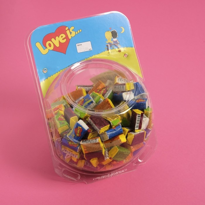 Жевательная резинка LOVE IS, микс, сфера, 4,2 г