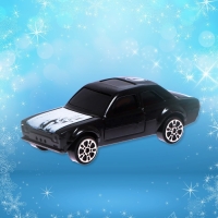 Новогодний шар с игрушкой &laquo;Машинка&raquo;