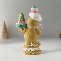 Сувенир полистоун "Пряничка кондитер со сладостями" 13х9х23,5 см