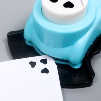 Дырокол фигурный "Три сердечка" d=2,5 см МИКС 4,2х6,7х7,7 см Дырокол фигурный "Три сердечка" d=2,5 см МИКС 4,2х6,7х7,7 см