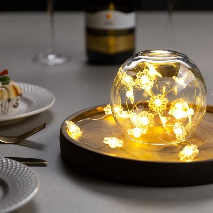 Гирлянда &laquo;Нить&raquo; 2 м роса с насадками &laquo;Снежинка&raquo;, IP20, серебристая нить, 20 LED, 2 режима, батарейки ААх2 (нет в комплекте), свечение тёплое белое