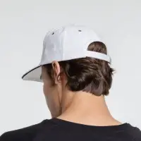 Бейсболка Classic, белая с темно-синим кантом