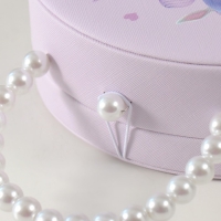 Шкатулка кожзам для украшений сумочка "Малышка-ангел у домика" сирень 19х15,5х7,5 см