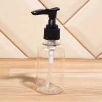 Набор банный, в косметичке, 8 предметов (полотенце 70 &times; 140 см, бутылочки 3 шт, баночки 2 шт, повязка на голову, лопатка) , цвет белый/розовый