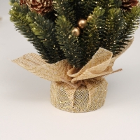 Искусственная ёлка настольная &laquo;Зимнее волшебство. Блеск&raquo;, в мешочке, 17 см, ветки литые отгибаются, шишки, декор золотой