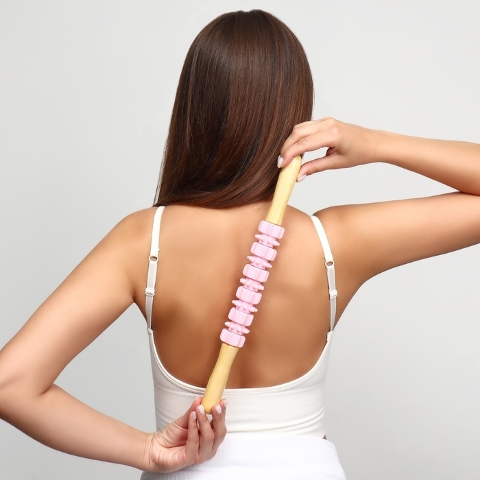 Массажёр «Скалка», универсальный, 37,5 × 4 см, деревянный, 11 колёс, цвет розовый Массажёр «Скалка», универсальный, 37,5 × 4 см, деревянный, 11 колёс, цвет розовый