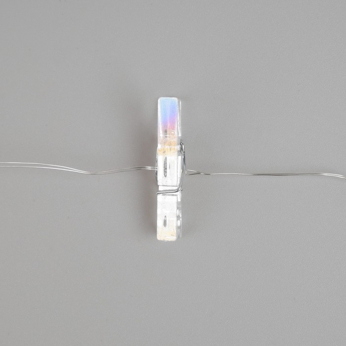 Гирлянда &laquo;Нить&raquo; 2 м роса с насадками &laquo;Прищепки&raquo;, IP20, серебристая нить, 20 LED, свечение тёплое белое, ААх2