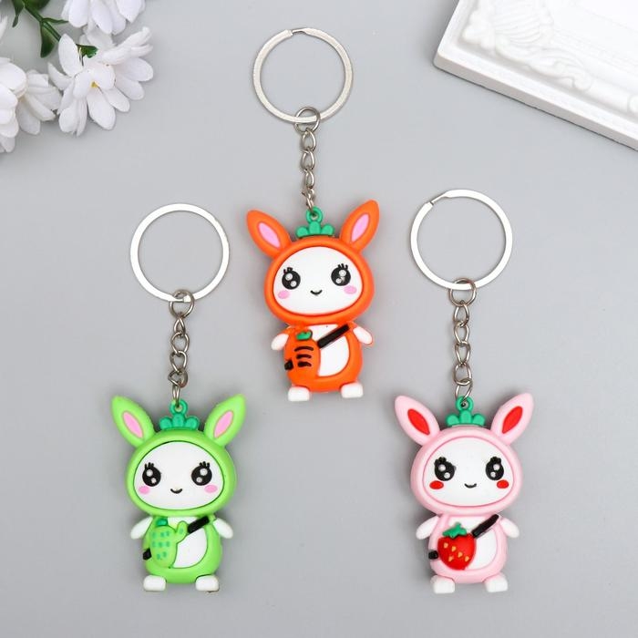 Брелок резина Брелок резина "Зайка с морковкой" МИКС 5х3,5х1,7 см