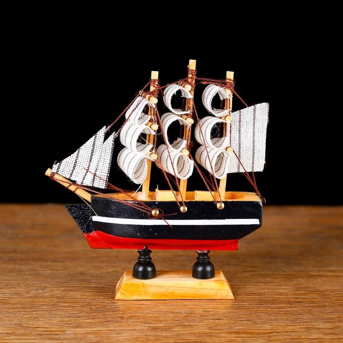 Корабль сувенирный малый &laquo;Дельфин&raquo;, борта синие с белой полосой, паруса белые, 3 &times; 10 &times; 10 см