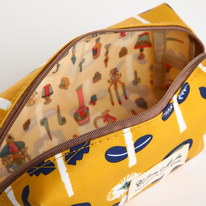 Косметичка на молнии, цвет жёлтый