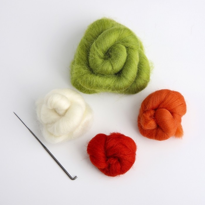 Валяние из шерсти на новый год. Игрушка своими руками &laquo;Дракоша с подарком&raquo;, новогодний набор для творчества