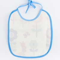 Нагрудник из нетканого полотна с ПВХ покрытием, &laquo;Цветы&raquo;, цвет МИКС