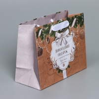 Пакет подарочный новогодний крафтовый горизонтальный &laquo;Новогодние игрушки&raquo;, MS 23 х 18 х 10 см, Новый год