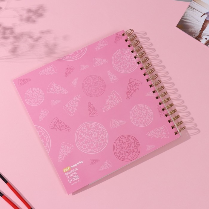 Фотоальбом на спирали 20 листов Фотоальбом на спирали 20 листов "Котики с пиццей" объёмный элемент + 4 вкладки 24х24 см