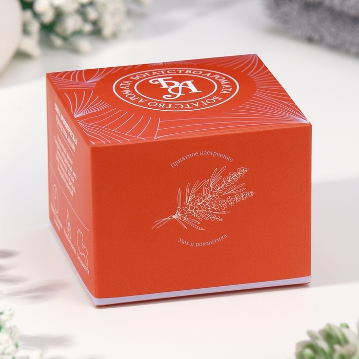 Свеча ароматическая из соевого воска с сухоцветом "Фрезия", 4,5х6 см, 80 г