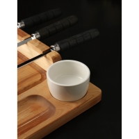 Подарочный набор для подачи шашлыка: доска - тарелка 30×24×5.5 см, опахало, соусник, берёза Подарочный набор для подачи шашлыка: доска - тарелка 30×24×5.5 см, опахало, соусник, берёза