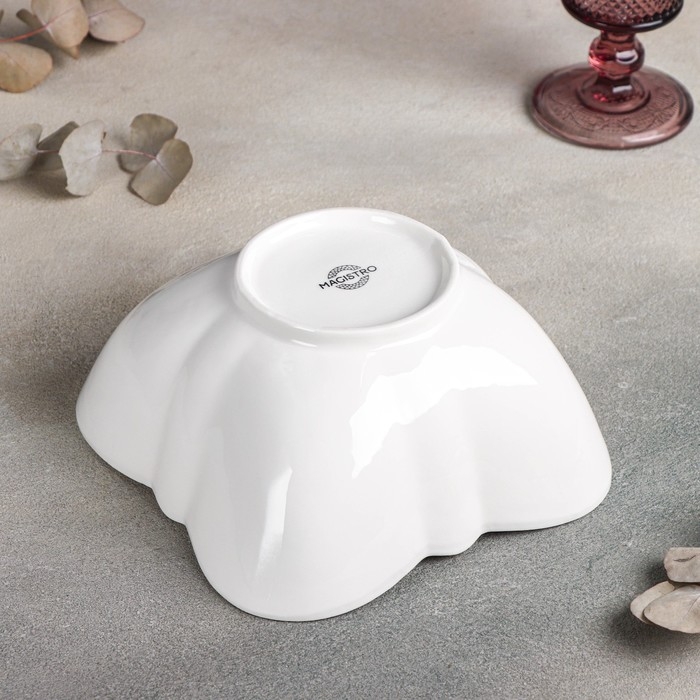 Салатник фарфоровый Magistro &laquo;Бланш. Фигурный квадрат&raquo;, 1,35 л, 18&times;18 см, цвет белый