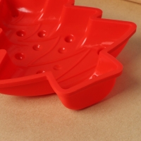 Форма для выпечки новогодняя Доляна &laquo;Ёлочка с гирляндой&raquo;, силикон, 18&times;14,5&times;3,5 см, цвет красный