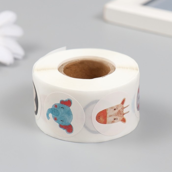 Наклейка бумага Наклейка бумага "Нарисованные звери" d=2,5 см 500 шт в рулоне 3х6,5х6,5 см