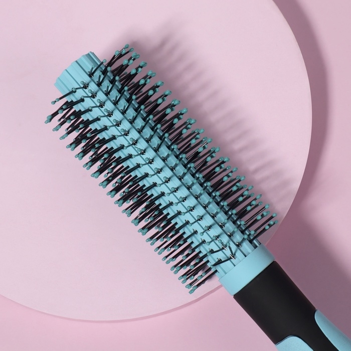 Брашинг, прорезиненная ручка, d = 1,9/4 &times; 22,7 см, цвет голубой/чёрный