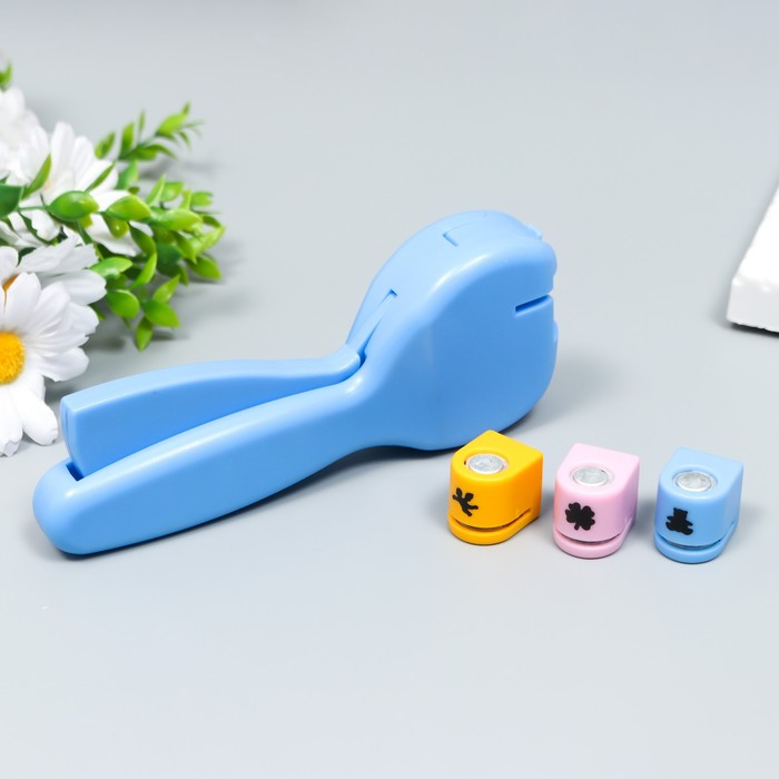 Набор фигурных дыроколов в сундуке (набор 36 шт) с держателем 20х26х4 см МИКС