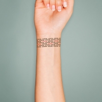 Татуировка на тело чёрная "Браслет. Любовь. Замощение" 20х3 см Татуировка на тело чёрная "Браслет. Любовь. Замощение" 20х3 см