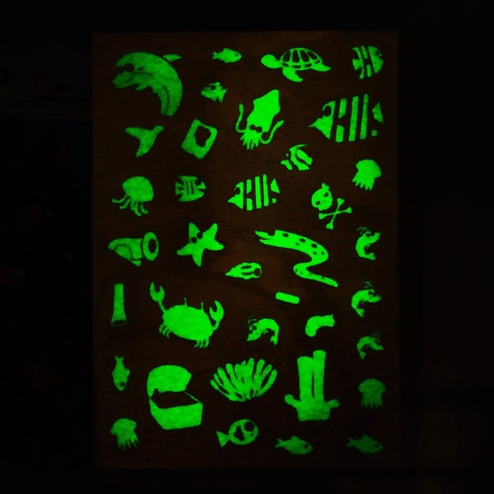 Книга &laquo;Морские глубины&raquo;, 70 наклеек, со светящимися наклейками, 4 стр.