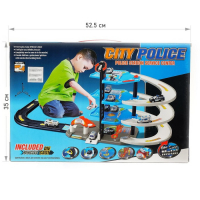 Парковка &laquo;Городская полиция&raquo;, с металлическими машинами и вертолётом