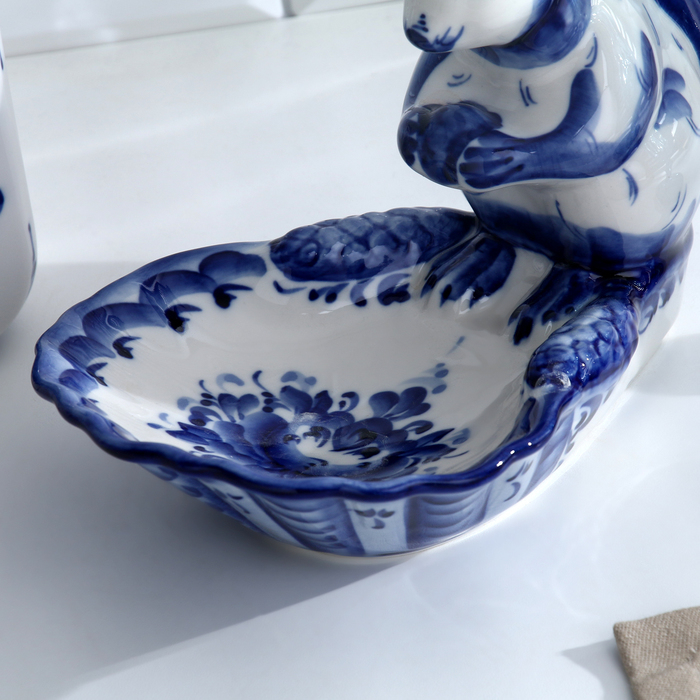 Орешница &laquo;Белочка&raquo;, 23,5х16 см, гжель