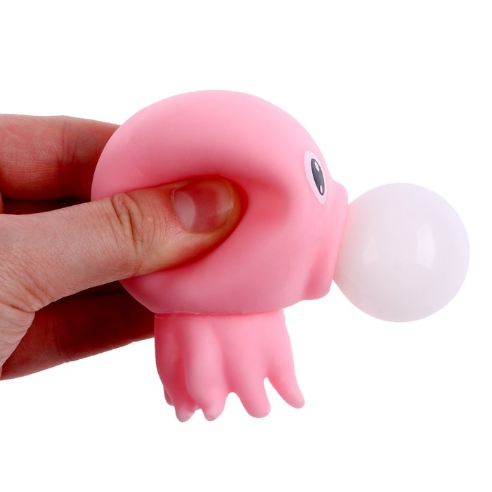 Мялка &laquo;Осьминог&raquo; надувает шарик