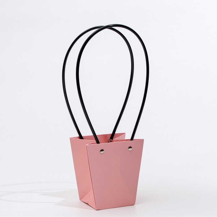 Сумка для цветов розовая влагостойкая, 12x12-8x8-12.5 см Сумка для цветов розовая влагостойкая, 12x12-8x8-12.5 см