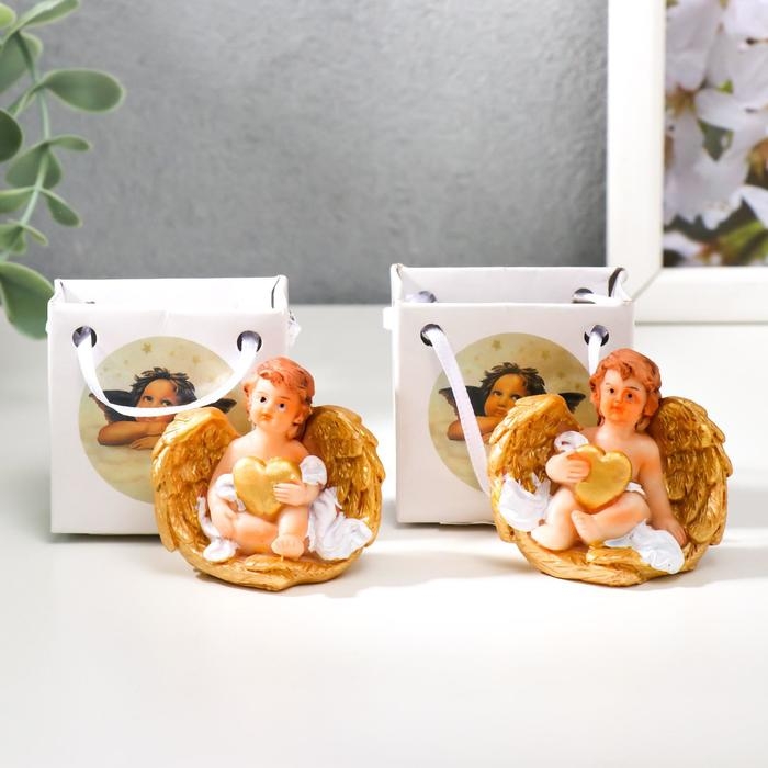 Сувенир полистоун Сувенир полистоун "Ангел с золотыми крыльями и сердцем" МИКС 4,6х5х3 см