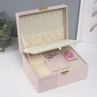 Шкатулка кожзам для украшений сундук"Кулон на сакуре. Узоры" бежевая" 26х20х13 см Шкатулка кожзам для украшений сундук"Кулон на сакуре. Узоры" бежевая" 26х20х13 см