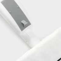 Щётка для окон с распылителем Raccoon, алюминиевая ручка, длина 116 см, водосгон 25 см, насадка их микрофибры 25&times;6 см